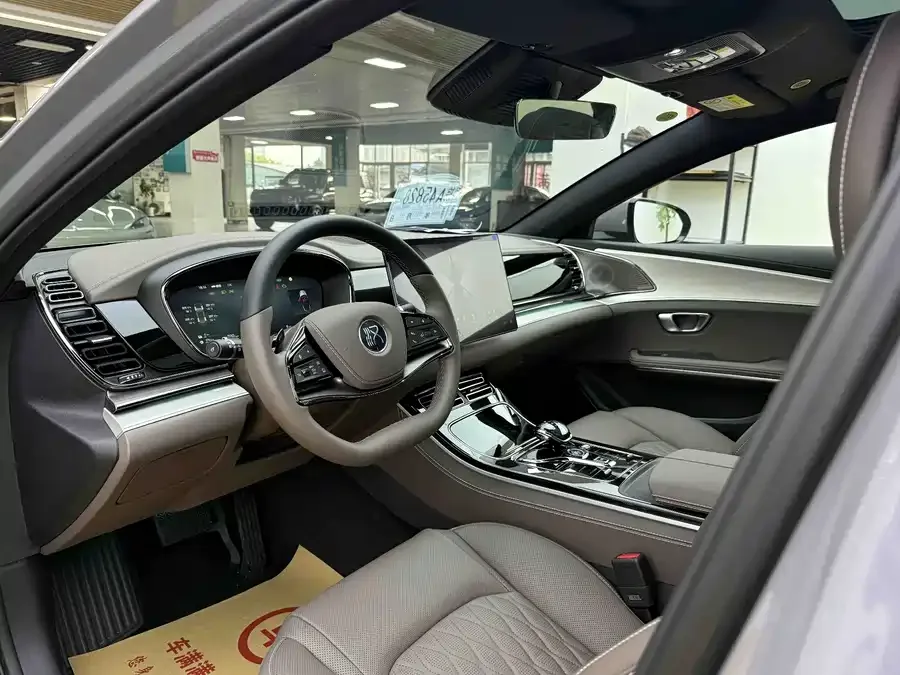 BYD Second-hand Han 2025 DM-i Intelligent Driving Edition 125KM Premium Edition 2025 — миниатюра 2