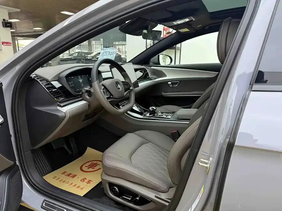 BYD Second-hand Han 2025 DM-i Intelligent Driving Edition 125KM Premium Edition 2025 — миниатюра 4