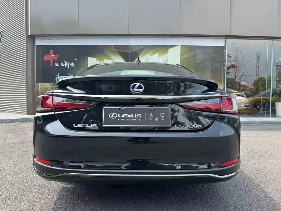 Lexus ES 2025 300h Premium Edition 2025 — миниатюра 4