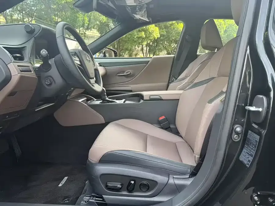 Lexus ES 2025 300h Premium Edition 2025 — миниатюра 5