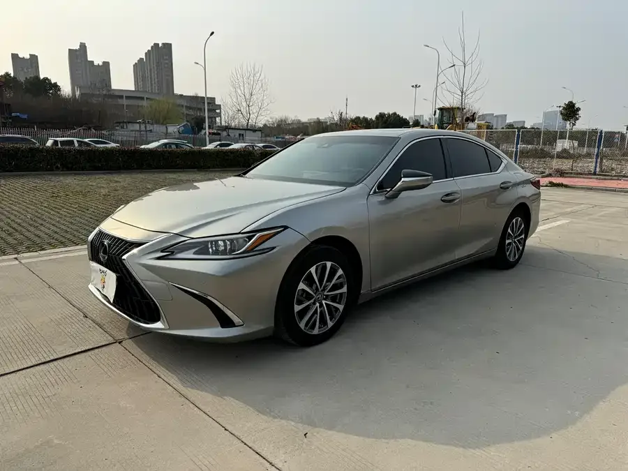 Lexus ES 2024