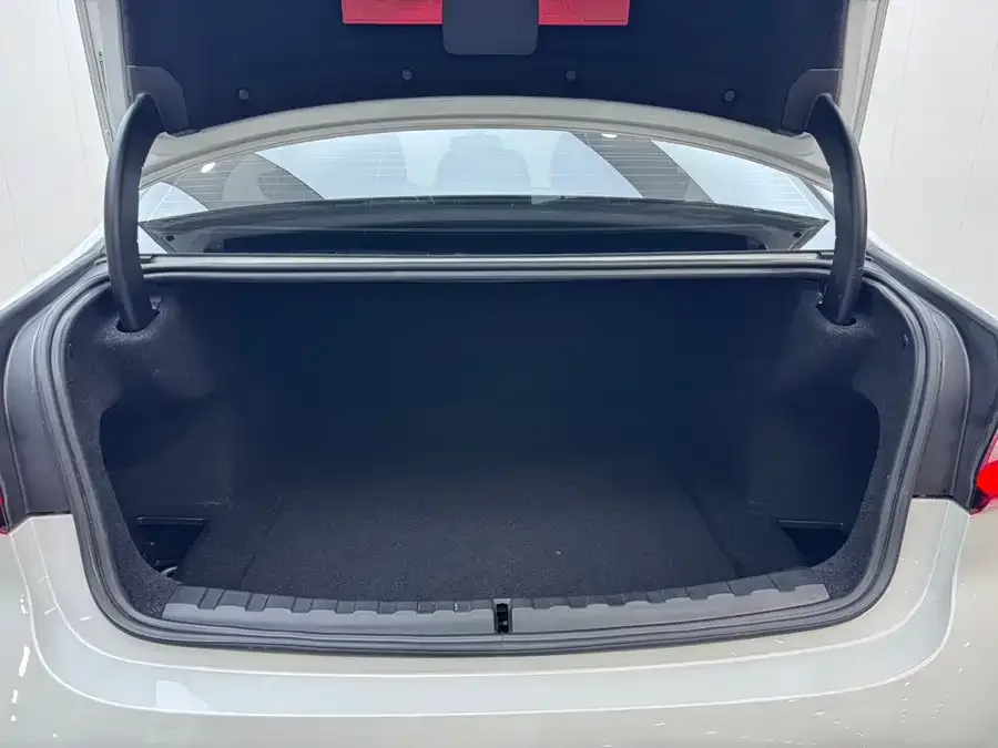 BMW 3 Series BMW 3 Series 2024 320Li M Sport Package 2024 — миниатюра 4