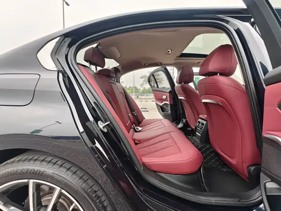 BMW 3 Series BMW 3 Series 2024 320i M Sports Package 2023 — миниатюра 3