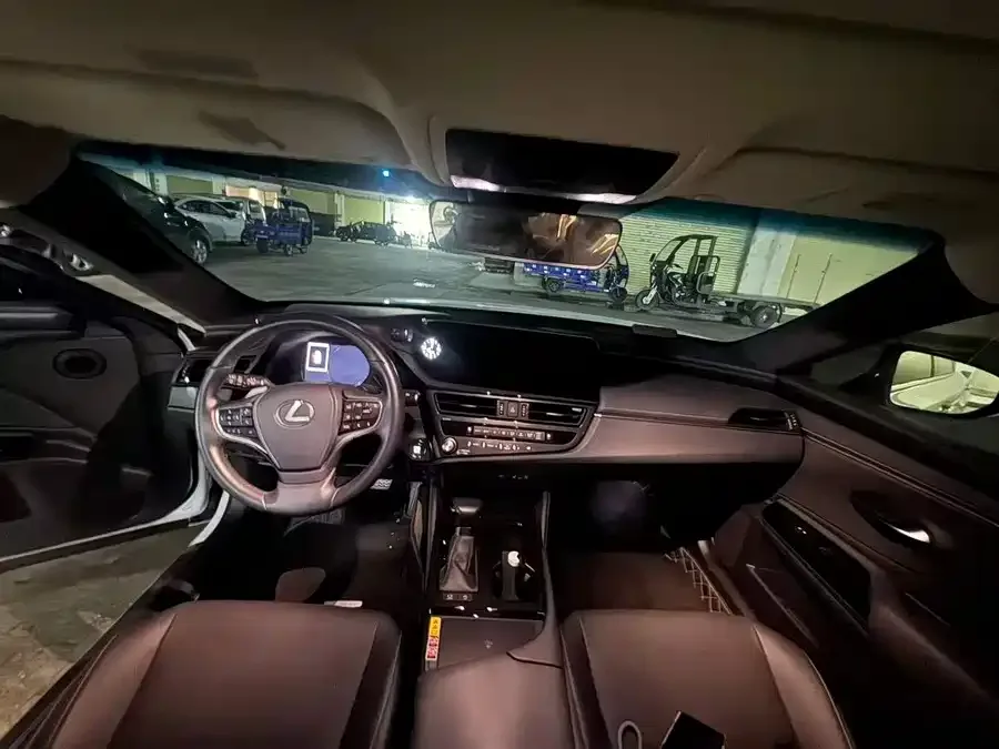 Lexus ES 2024 200 Premium Edition 2024 — миниатюра 2
