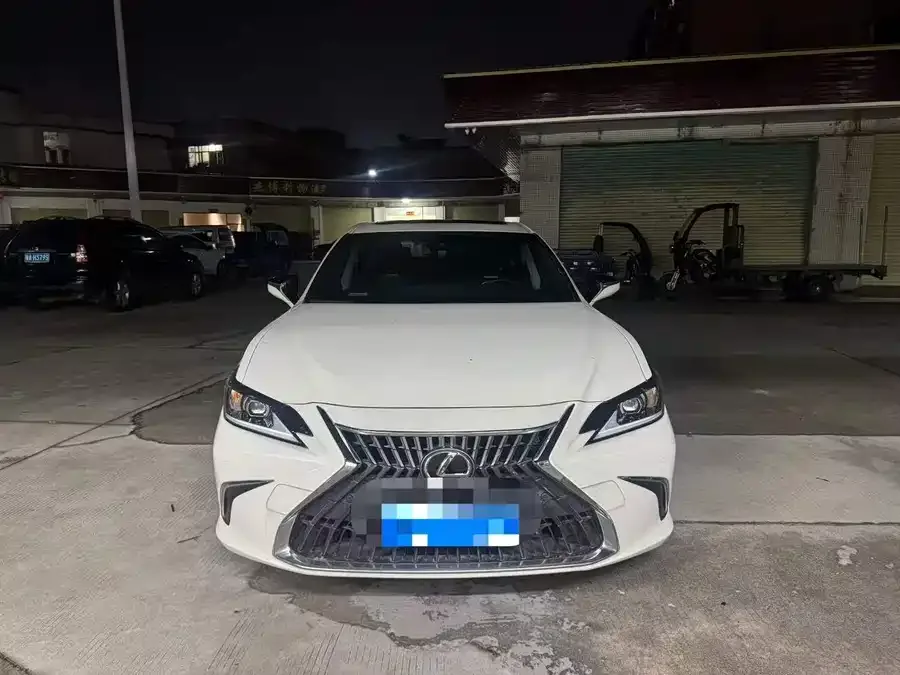 Lexus ES 2024