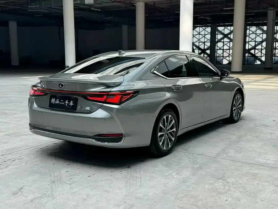 Lexus ES 2025 300h Premium Edition 2025 — миниатюра 3