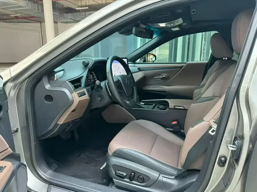Lexus ES 2025 300h Premium Edition 2025 — миниатюра 4