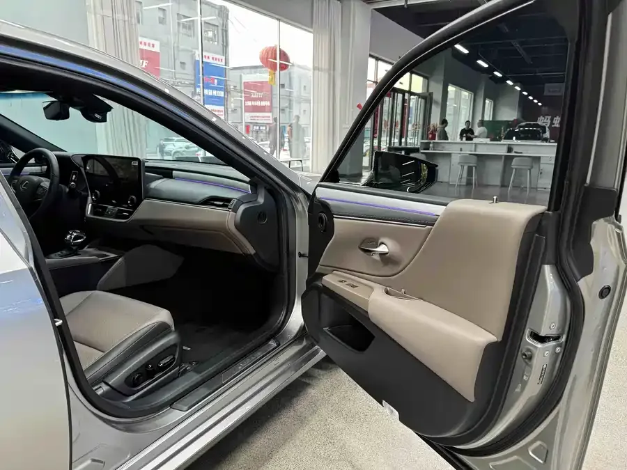 Lexus ES 2025 200 Premium Edition 2025 — миниатюра 3