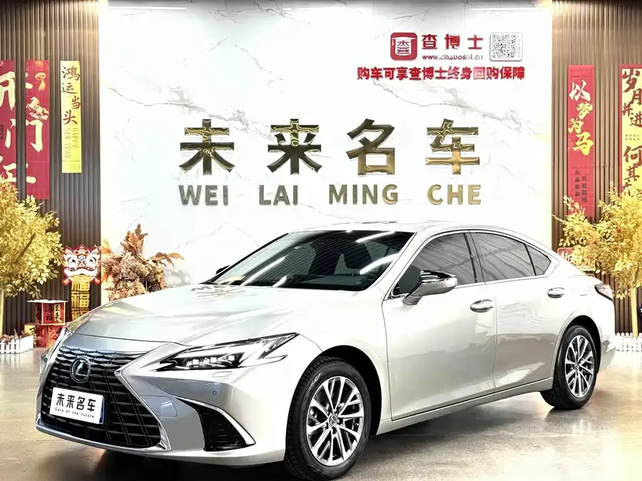 Lexus ES 2025