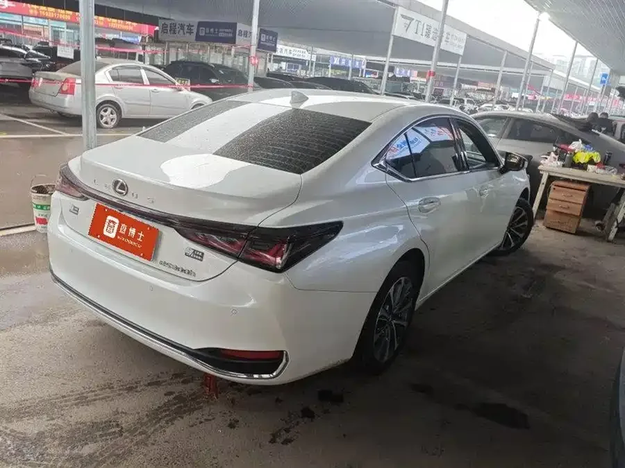Lexus ES 2025 200 Premium Edition 2025 — миниатюра 4