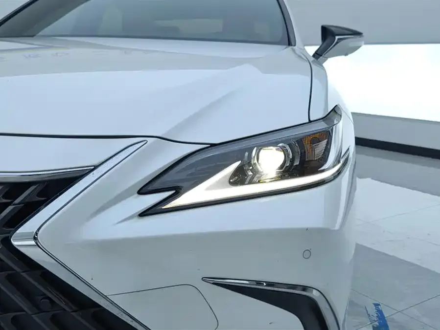 Lexus ES 2023 200 Excellence Edition 2024 — миниатюра 5
