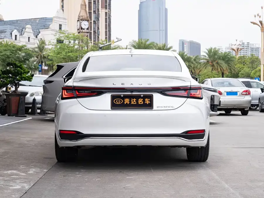 Lexus ES 2025 300h Premium Edition 2025 — миниатюра 2