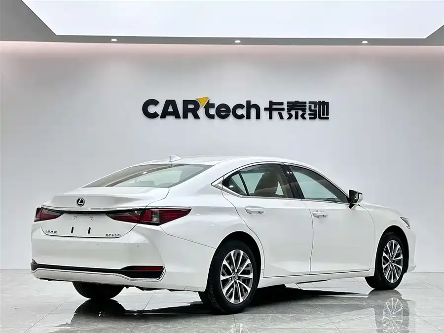 Lexus ES 2022 200 Excellence Edition 2023 — миниатюра 2