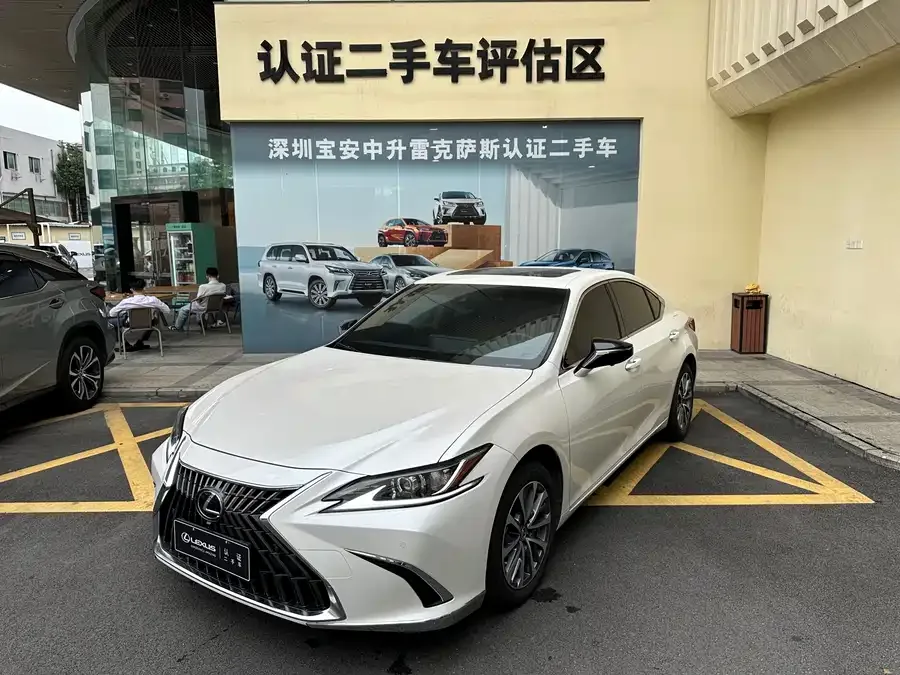 Lexus ES 2024