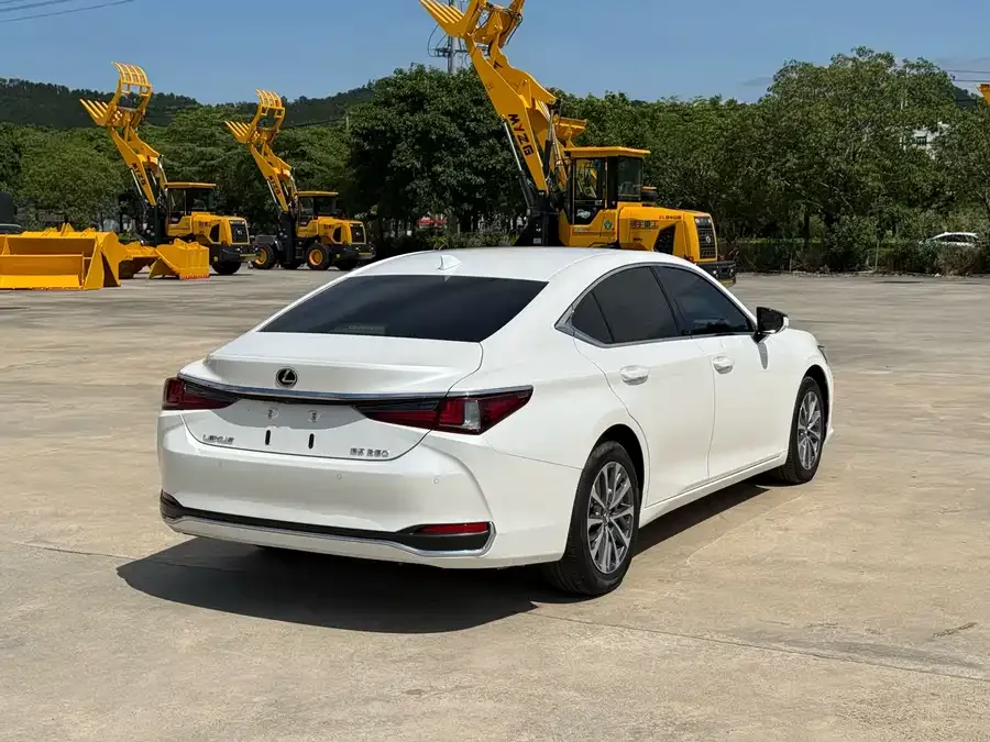 Lexus ES 2024 200 Premium Edition 2024 — миниатюра 3