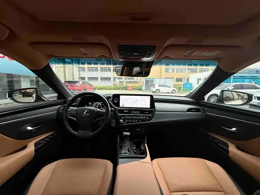 Lexus ES 2022 300h Excellence Edition 2024 — миниатюра 2
