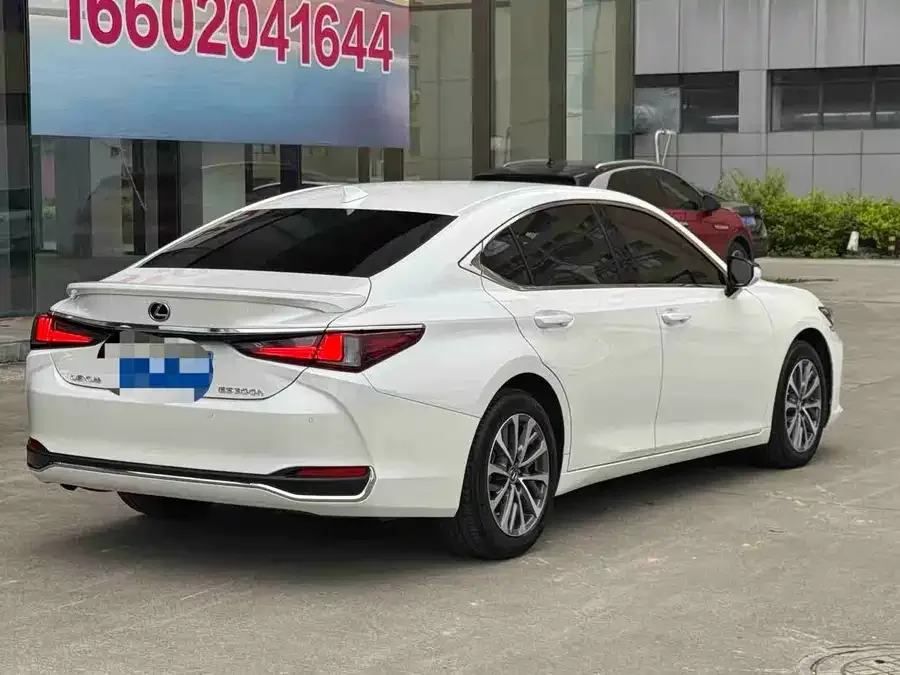 Lexus ES 2022 300h Excellence Edition 2024 — миниатюра 5