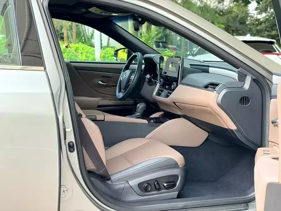 Lexus ES 2025 200 Premium Edition 2025 — миниатюра 3