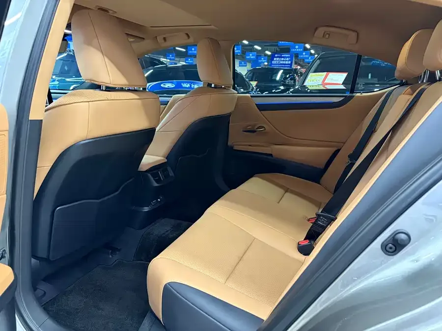 Lexus ES 2025 200 Premium Edition 2025 — миниатюра 3