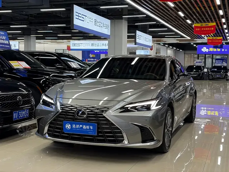 Lexus ES 2025