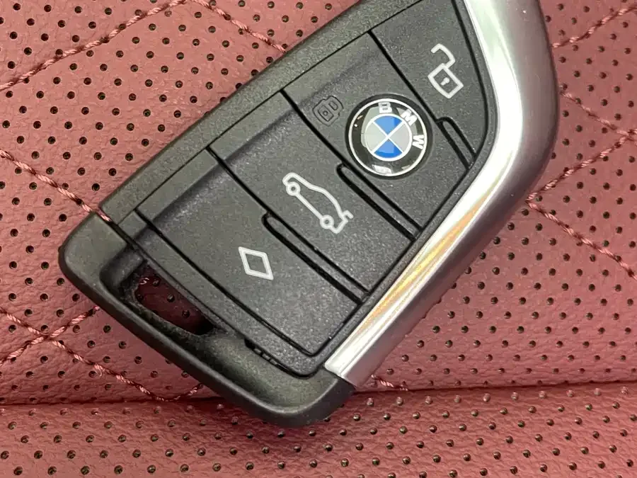 BMW 3 Series 2026 BMW 3 Series 330Li M Sport Shadow Edition 2025 — миниатюра 4