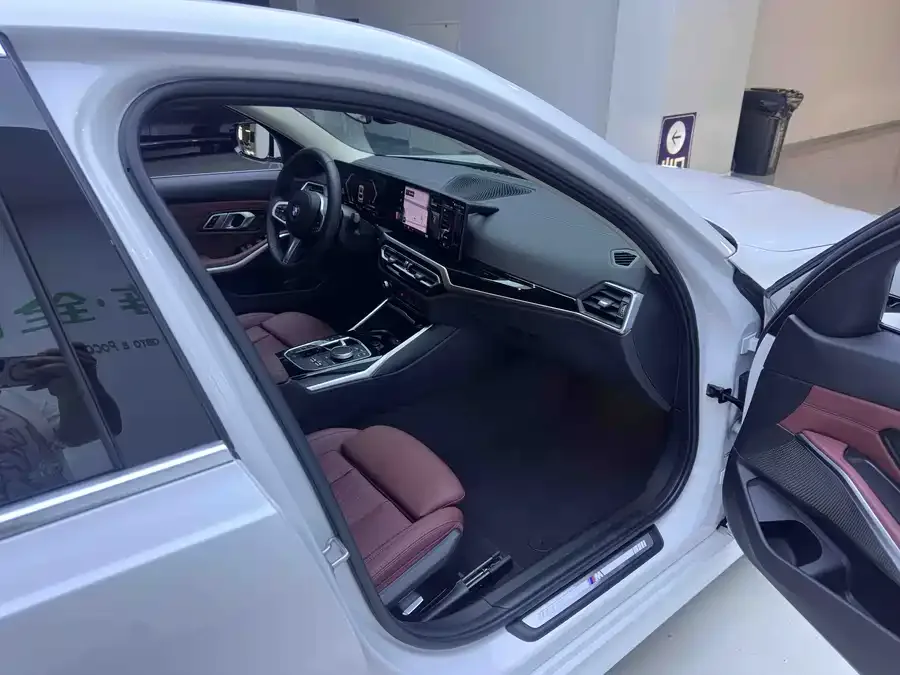 BMW 3 Series BMW 3 Series 2023 320Li M Sport Package 2023 — миниатюра 3