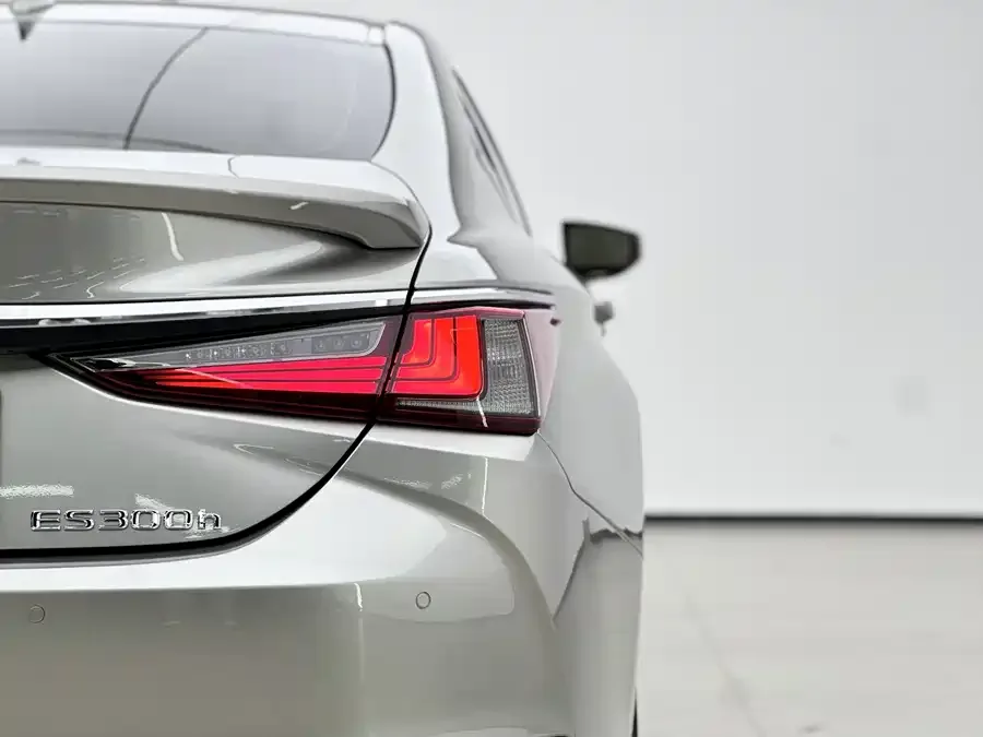 Lexus ES 2022 300h Excellence Edition 2022 — миниатюра 3