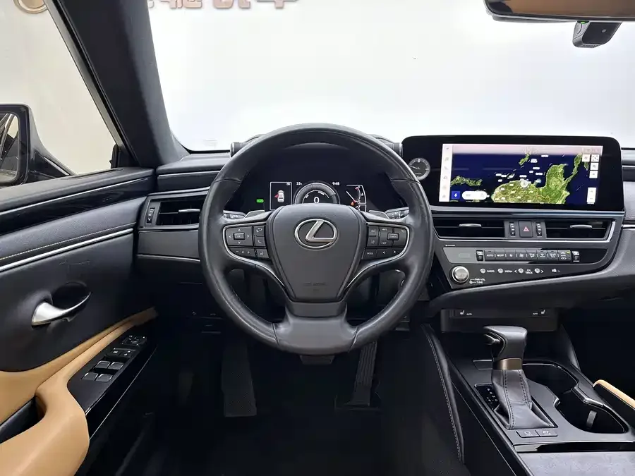 Lexus ES 2022 300h Excellence Edition 2022 — миниатюра 4