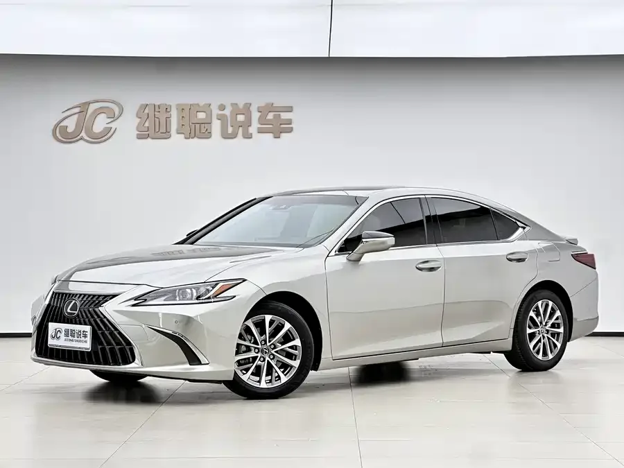 Lexus ES 2022