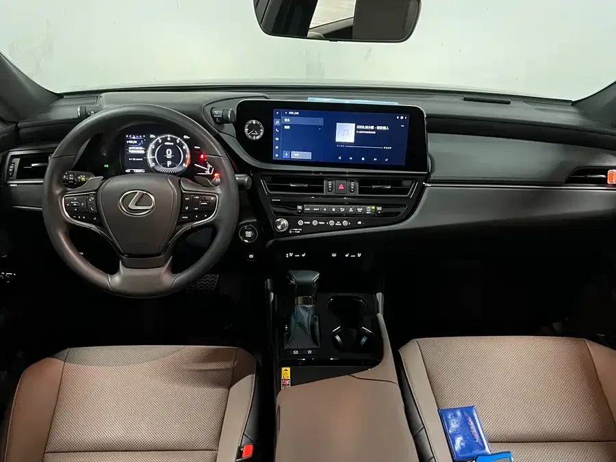 Lexus ES 2024 200 Premium Edition 2024 — миниатюра 2