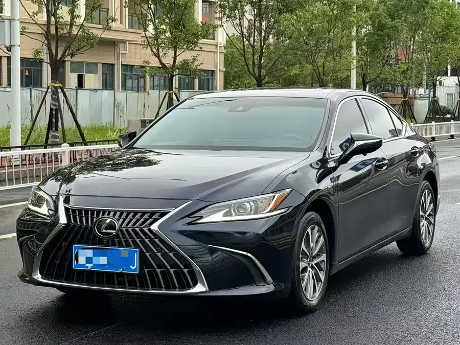 Lexus ES 2024