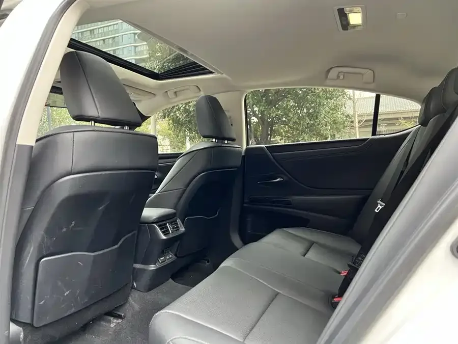 Lexus ES 2024 200 Premium Edition 2024 — миниатюра 3