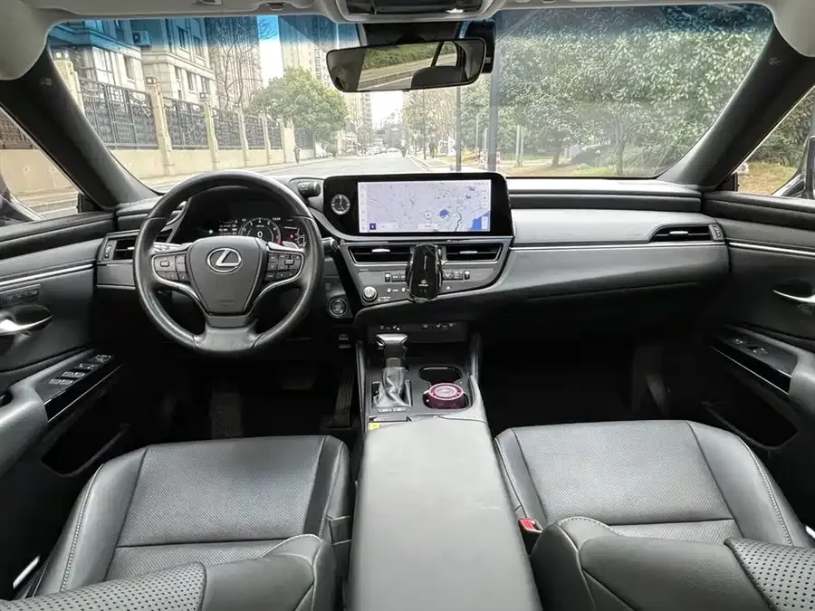 Lexus ES 2024 200 Premium Edition 2024 — миниатюра 4