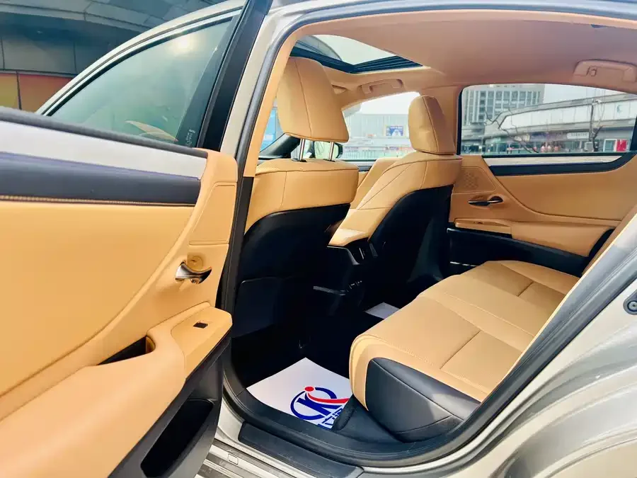 Lexus ES 2025 200 Premium Edition 2025 — миниатюра 5