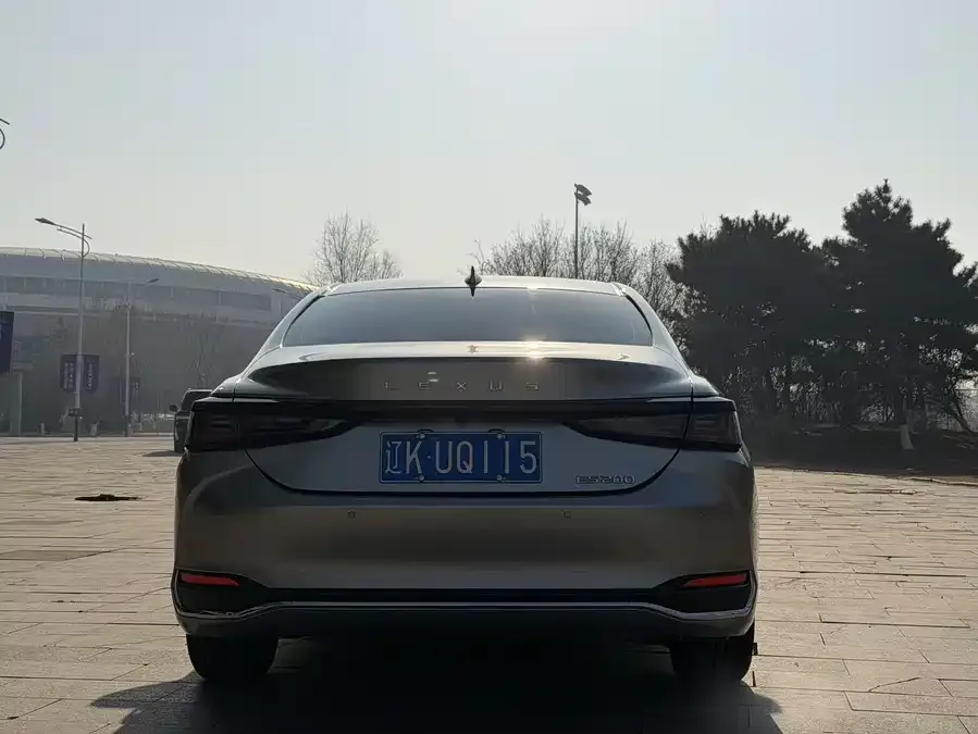 Lexus ES 2025 200 Premium Edition 2025 — миниатюра 2
