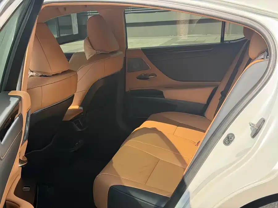 Lexus ES 2022 200 Excellence Edition 2024 — миниатюра 2