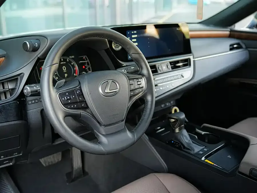 Lexus ES 2024 200 Premium Edition 2024 — миниатюра 3