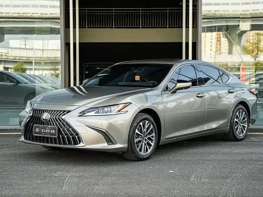 Lexus ES 2024