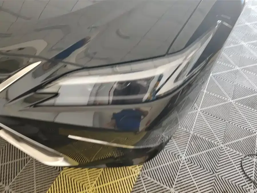 Lexus ES 2025 200 Premium Edition 2025 — миниатюра 5
