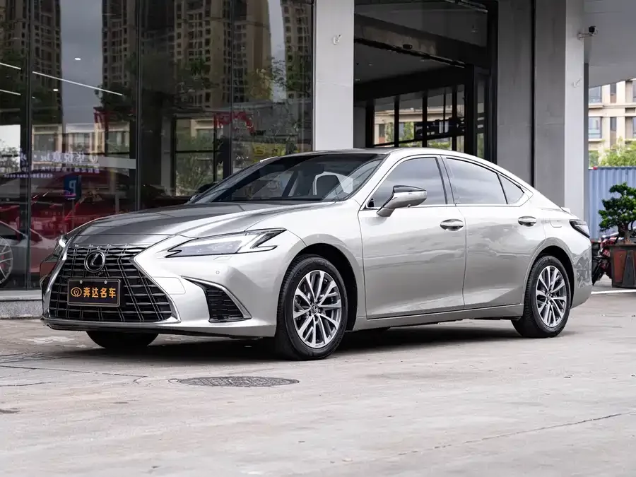 Lexus ES 2025