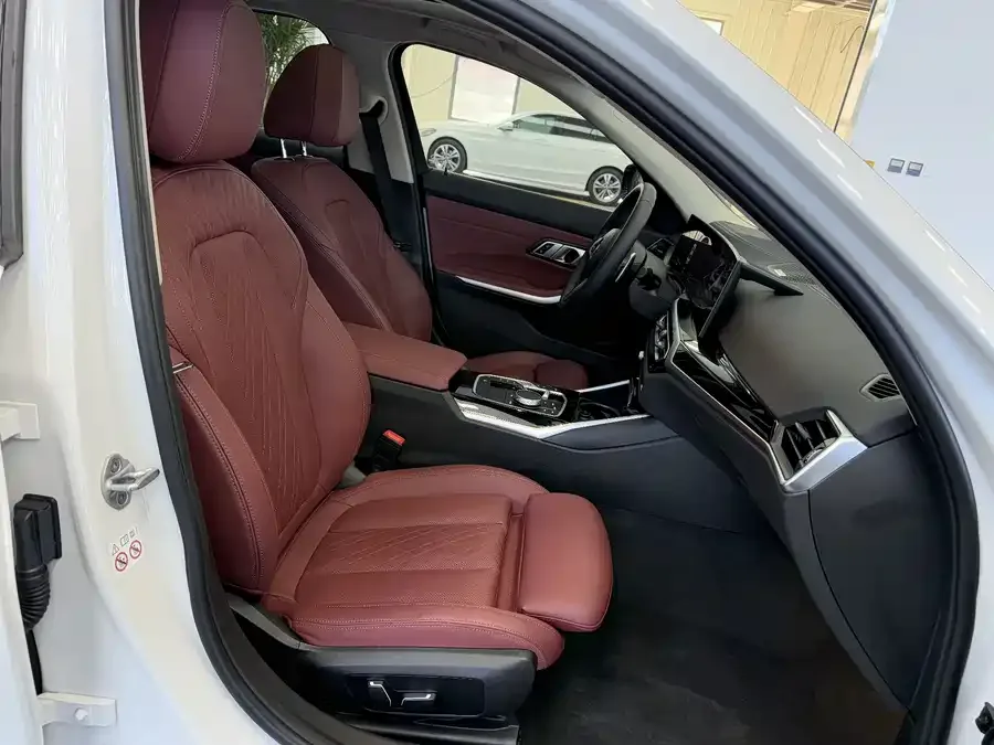 BMW 3 Series BMW 3 Series 2024 320i M Sports Package 2023 — миниатюра 3