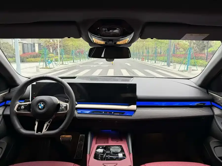 BMW 5 Series 2026 BMW 5 Series 530Li Luxury M Sport Package 2025 — миниатюра 2