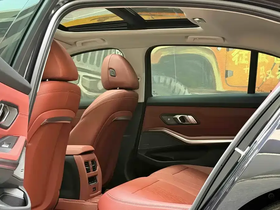 BMW 3 Series 2026 BMW 3 Series 330Li M Sport Shadow Edition 2026 — миниатюра 3