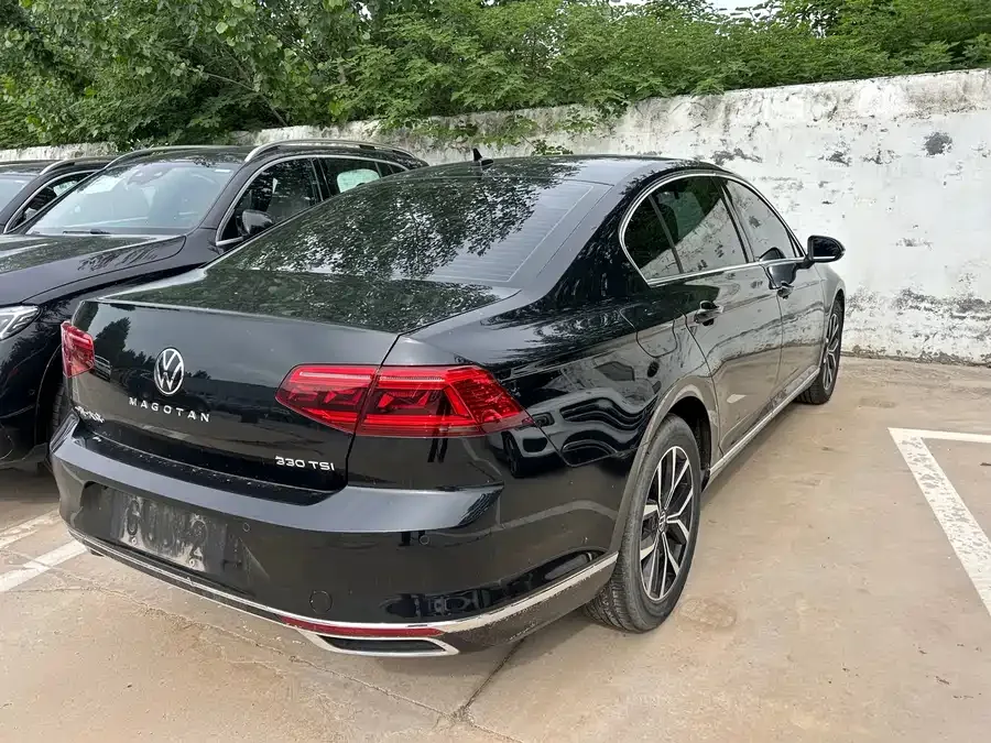 Volkswagen Magotan Magotan 2023 2 million commemorative edition 330TSI DSG leading model 2022 — миниатюра 2