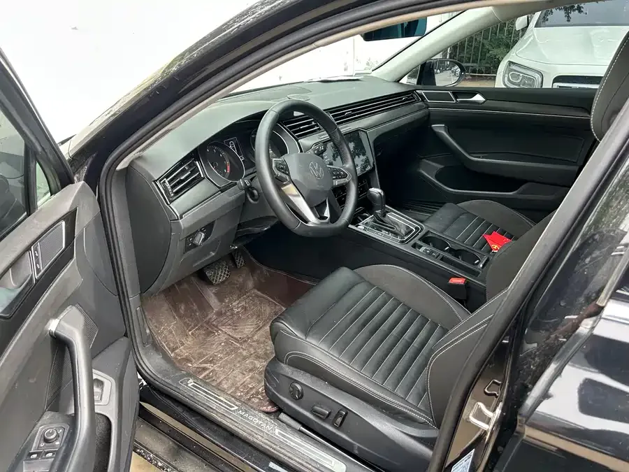 Volkswagen Magotan Magotan 2023 2 million commemorative edition 330TSI DSG leading model 2022 — миниатюра 3
