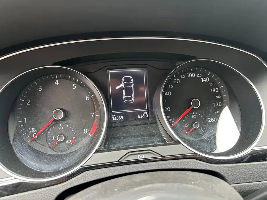 Volkswagen Magotan Magotan 2023 2 million commemorative edition 330TSI DSG leading model 2022 — миниатюра 4