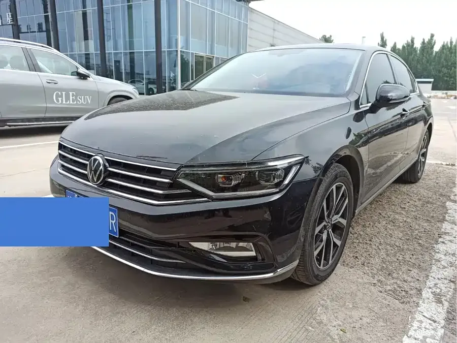 Volkswagen Magotan Magotan 2023 2 million commemorative edition 330TSI DSG leading model 2022 — фото 1, купить с доставкой в Москву