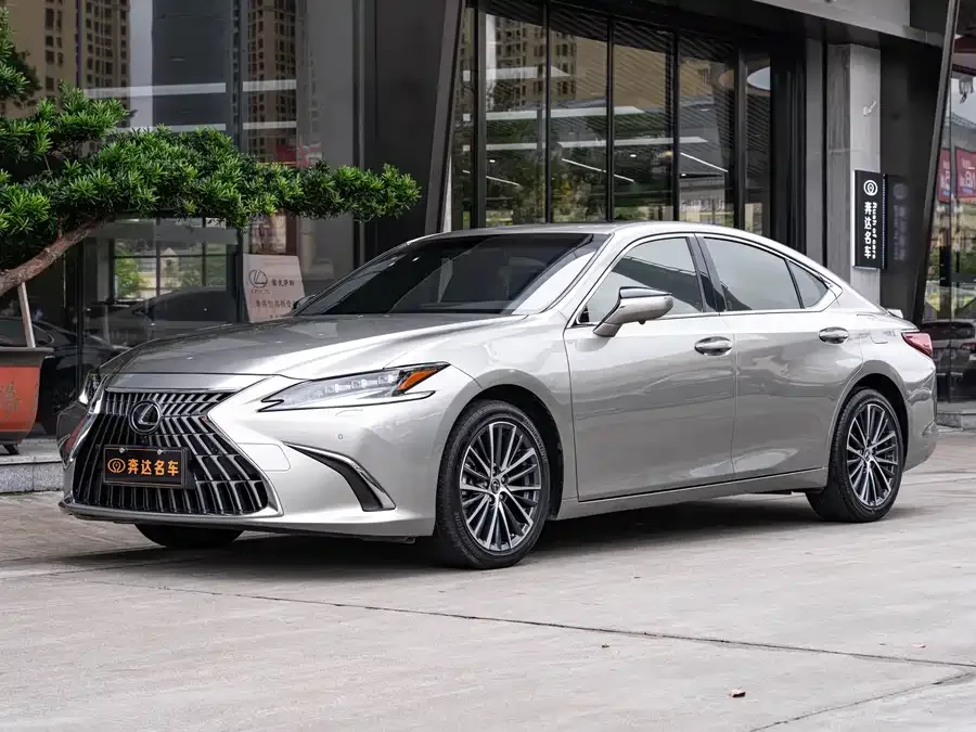 Lexus ES 2023