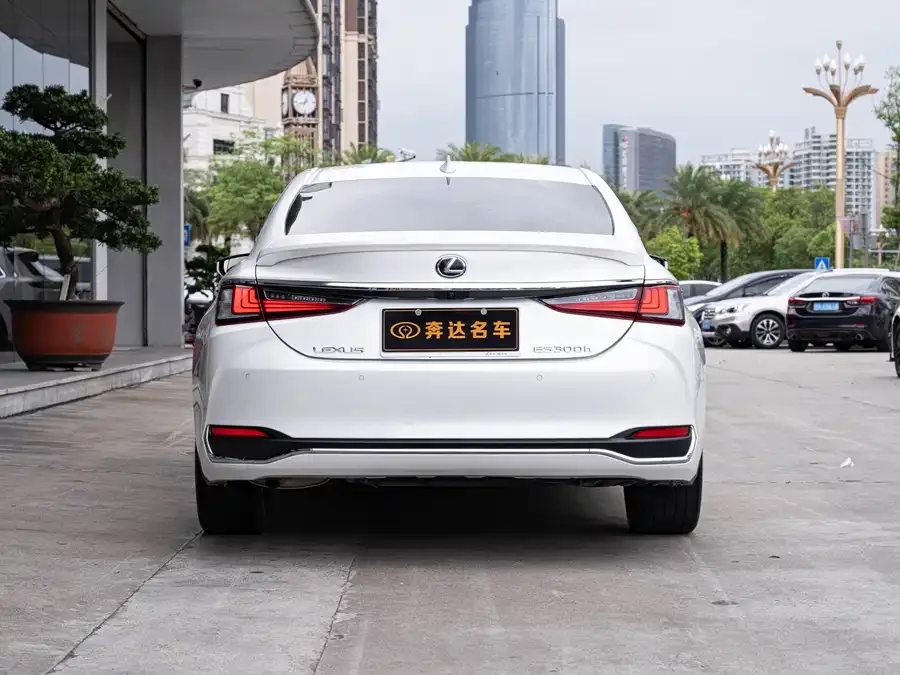 Lexus ES 2022 300h Premium Edition 2023 — миниатюра 2