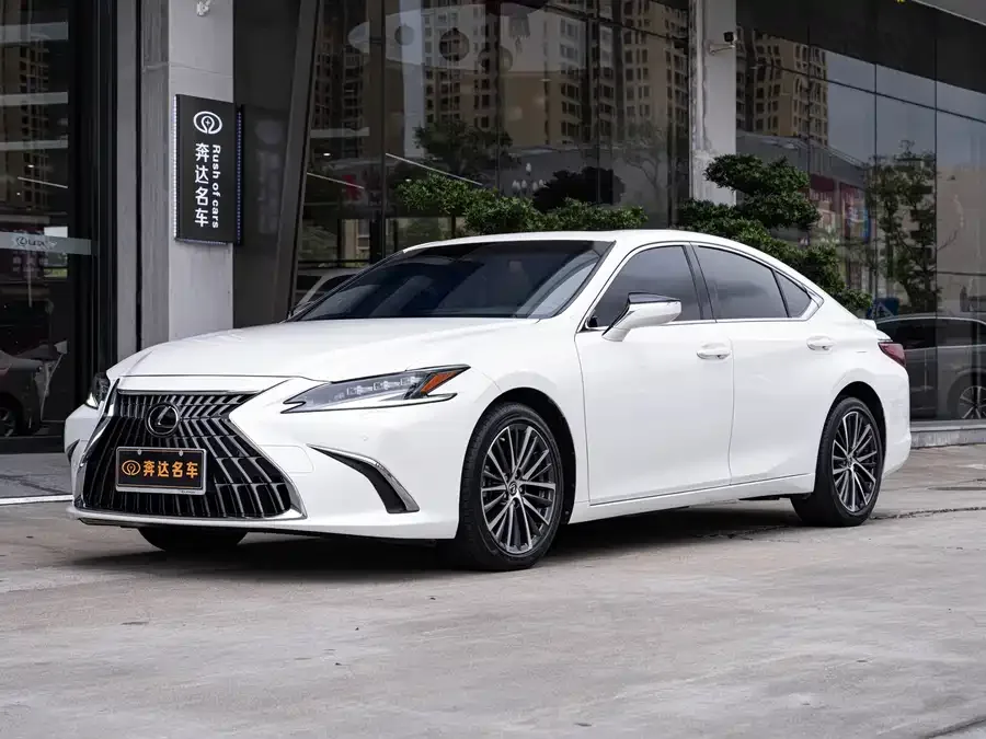 Lexus ES 2023